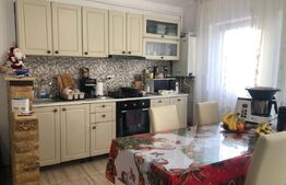 Apartament cu 2 camere, balcon inchis, parcare, expunere sudica, zona Terra