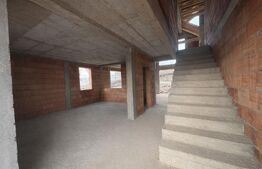 Casa premium semifinisata cu geam panoramic, garaj si teren 786mp