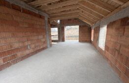 Casa premium semifinisata cu geam panoramic, garaj si teren 786mp