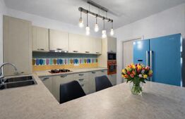 Casă modernă 3 camere de închiriat – Tăuți | 90 mp utili | Parcare proprie