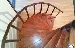 Vanzare apartament cu scara interioara in imobil tip casa