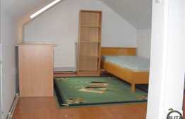 120 mp utili in zona de case!