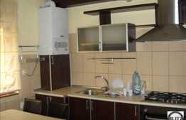 120 mp utili in zona de case!