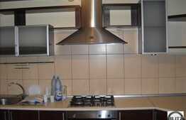 120 mp utili in zona de case!