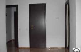 120 mp utili in zona de case!