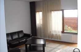 120 mp utili in zona de case!