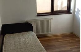 Apartament mobilat, 3 camere, 63 mp, curte 49 mp, parcare, cart Europa !