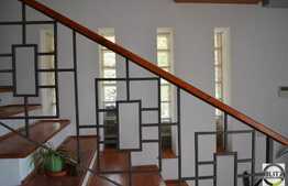 Oportunitate de investitie! Casa si pensiune, 20 camere, 600 mp utili, teren 800 mp!