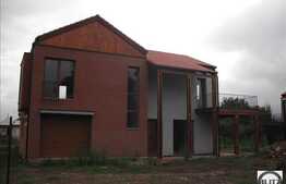 DESIGN DEOSEBIT . O CASA PERFECTA PENTRU O FAMILIE ! ZONA BUNA !