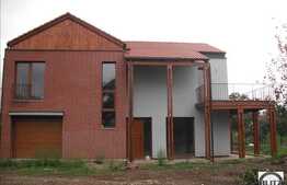 DESIGN DEOSEBIT . O CASA PERFECTA PENTRU O FAMILIE ! ZONA BUNA !