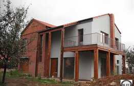 DESIGN DEOSEBIT . O CASA PERFECTA PENTRU O FAMILIE ! ZONA BUNA !