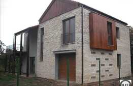 O Casa Placata Cu Piatra De Vistea ! Pret Oportun !!