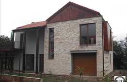 O Casa Placata Cu Piatra De Vistea ! Pret Oportun !!