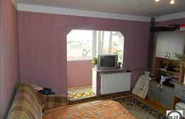 Apartament cu 3 camere, 75 mp, decomandat, cu loc de parcare