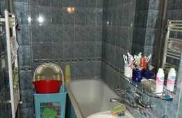 Apartament cu 3 camere, 75 mp, decomandat, cu loc de parcare