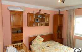 Apartament cu 3 camere, 75 mp, decomandat, cu loc de parcare