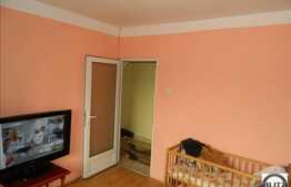 Apartament cu 3 camere, 75 mp, decomandat, cu loc de parcare