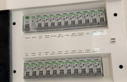 Casă individuală în Sânpetru 4 camere, tavane 3 m, geamuri mari, 465 mp,215.000E