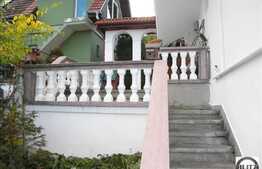 Casa de vanzare 300 mp + teren 1200 mp