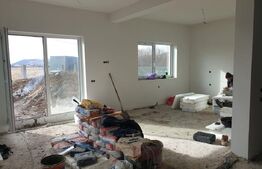 Casa individuala de vanzare in jucul de mijloc P+E