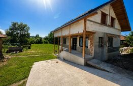 Casă țărănească cu 180 mp utili și teren de 1360 mp, Așchileu Mare