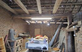 Casă țărănească cu 180 mp utili și teren de 1360 mp, Așchileu Mare