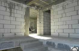 Casa de vanzare P+E+M, 600 mp utili, plus 2200 mp gradina