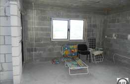 Casa de vanzare P+E+M, 600 mp utili, plus 2200 mp gradina