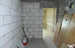 Casa de vanzare P+E+M, 600 mp utili, plus 2200 mp gradina