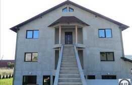 Casa de vanzare P+E+M, 600 mp utili, plus 2200 mp gradina
