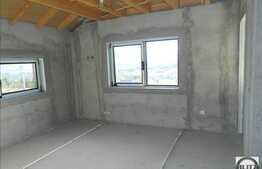 Casa de vanzare P+E+M, 600 mp utili, plus 2200 mp gradina