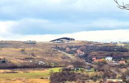 Teren intravilan 1.700 mp, front 68 m, zona Sopor