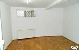 Casa de inchiriat cu 10 camere, 500 mp utili cu teren 700 mp
