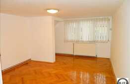 Casa de inchiriat cu 10 camere, 500 mp utili cu teren 700 mp
