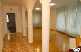 Casa de inchiriat cu 10 camere, 500 mp utili cu teren 700 mp