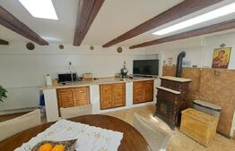 Casă săsească renovată integral, 2200 mp teren, ideală pentru două familii 