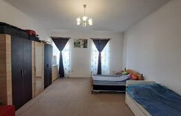 Casă săsească renovată integral, 2200 mp teren, ideală pentru două familii 