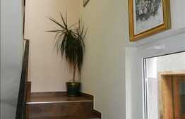 Casa de vanzare 113 mp cu 280 mp teren,  P+E, zona de case