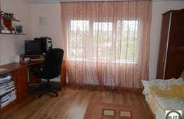 Casa de vanzare 113 mp cu 280 mp teren,  P+E, zona de case