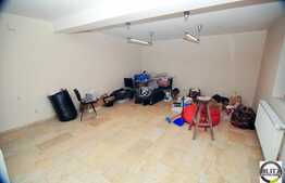 Casa pentru doua familii, cu 2 apartamente, 120 mp, zona Piata Unirii!