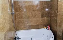 Casa pentru doua familii, cu 2 apartamente, 120 mp, zona Piata Unirii!