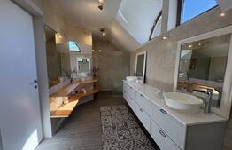 Casa 5 camere, moderna, curte, zona Regal Baciu