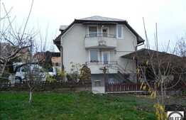 Casa de vanzare  250 mp utili cu gradina de 560 mp