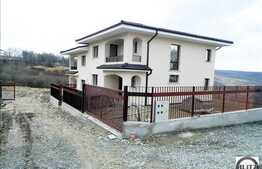 Duplex de vanzare, design deosebit, 120 mp utili si 330 mp teren, zona linistita