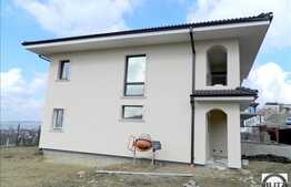 Duplex de vanzare, design deosebit, 120 mp utili si 330 mp teren, zona linistita
