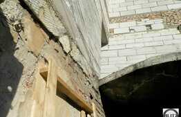 Casa individuala de vanzare, 200 mp utili, cu front 12 ml, zona linistita