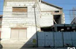 Casa individuala de vanzare, 200 mp utili, cu front 12 ml, zona linistita