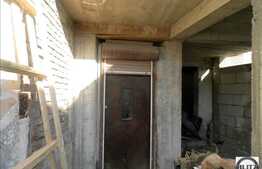 Casa individuala de vanzare, 200 mp utili, cu front 12 ml, zona linistita