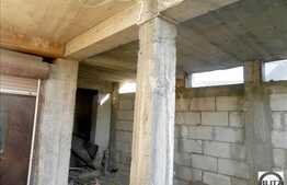 Casa individuala de vanzare, 200 mp utili, cu front 12 ml, zona linistita