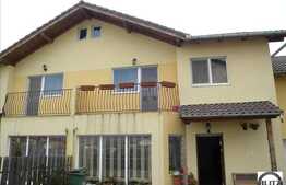 Jumatate de duplex, 300 mp zona de case.